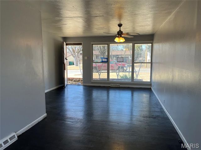 10224 Viscount Drive, St Louis, MO 63136