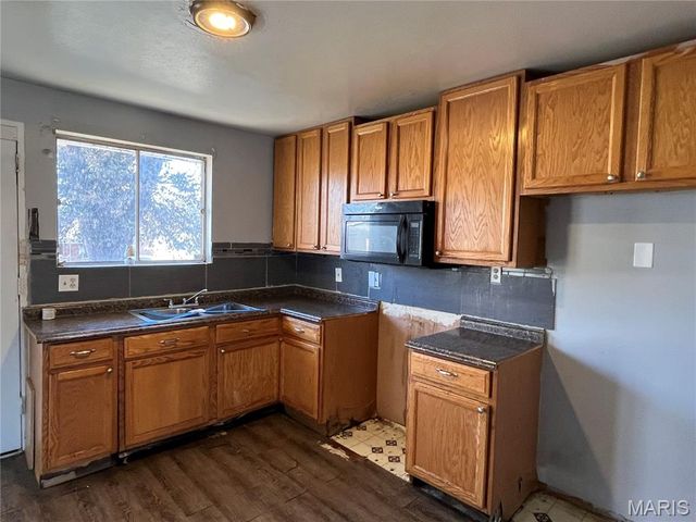 10224 Viscount Drive, St Louis, MO 63136