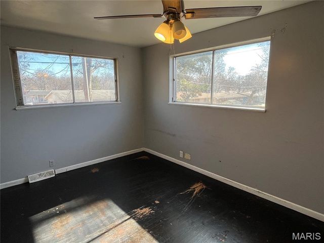 10224 Viscount Drive, St Louis, MO 63136