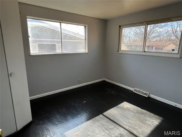 10224 Viscount Drive, St Louis, MO 63136