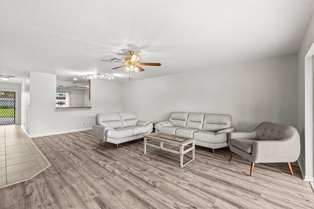 5074 Privet Place B, Delray Beach, FL 33484