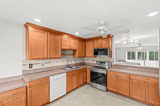 5074 Privet Place B, Delray Beach, FL 33484