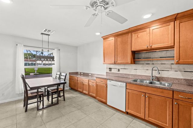 5074 Privet Place B, Delray Beach, FL 33484