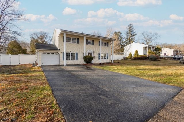 8 Curtis Dr, Lincoln Park Boro, NJ 07035
