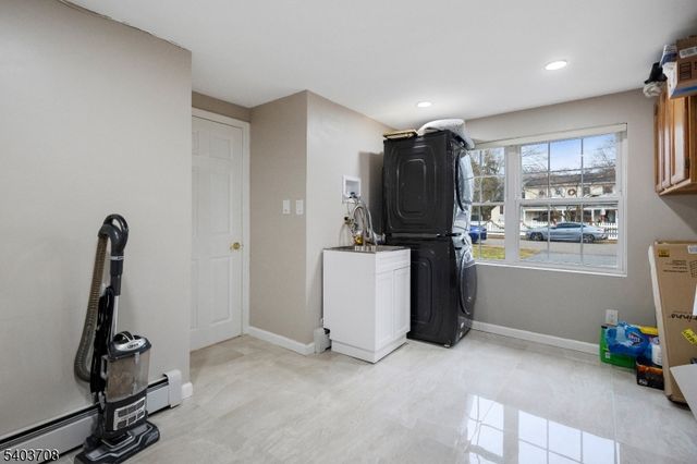 8 Curtis Dr, Lincoln Park Boro, NJ 07035