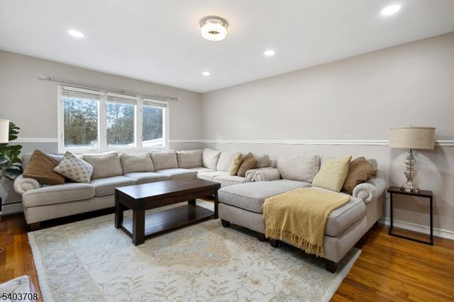 8 Curtis Dr, Lincoln Park Boro, NJ 07035