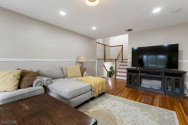 8 Curtis Dr, Lincoln Park Boro, NJ 07035