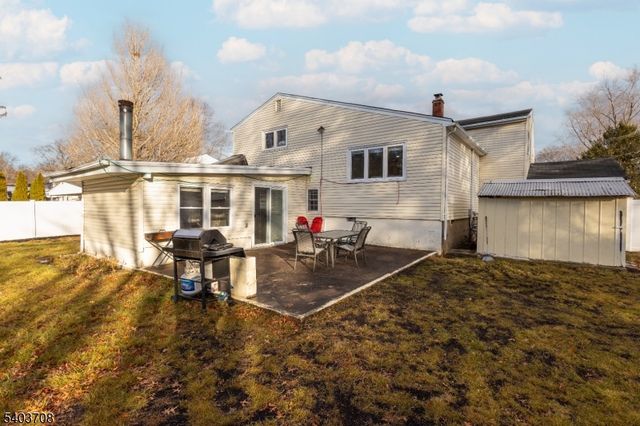 8 Curtis Dr, Lincoln Park Boro, NJ 07035