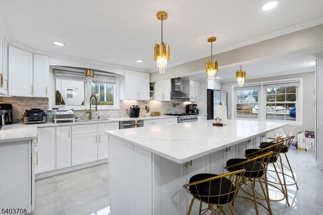 8 Curtis Dr, Lincoln Park Boro, NJ 07035