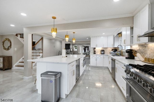 8 Curtis Dr, Lincoln Park Boro, NJ 07035