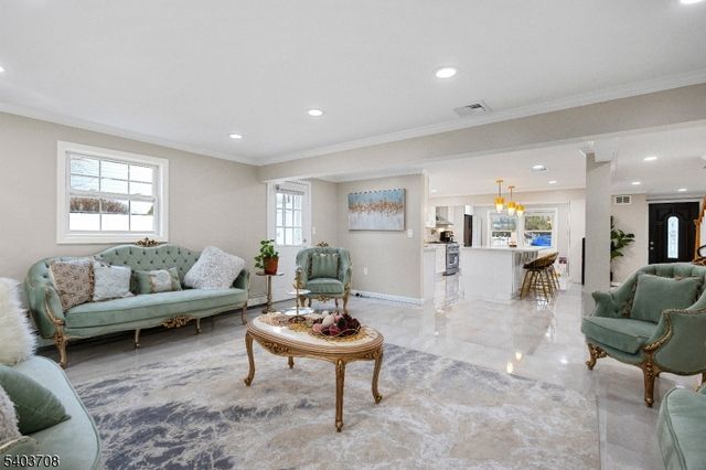 8 Curtis Dr, Lincoln Park Boro, NJ 07035