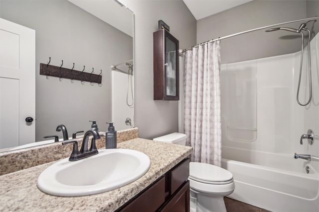 2400 NE 8th Street, Grimes, IA 50111