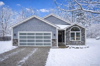 138 Leon Road, Walled Lake, MI 48390