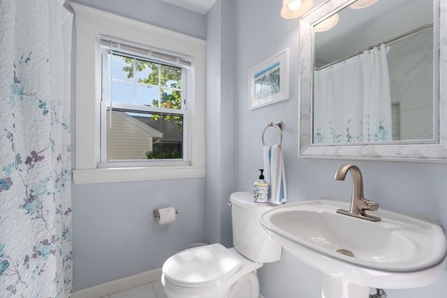 132 Dale St, Waltham, MA 02451