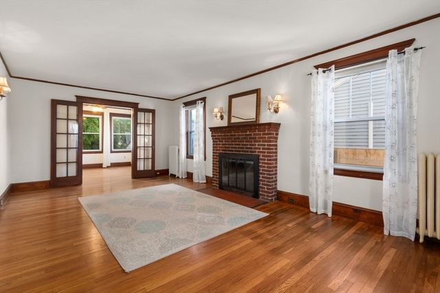 132 Dale St, Waltham, MA 02451