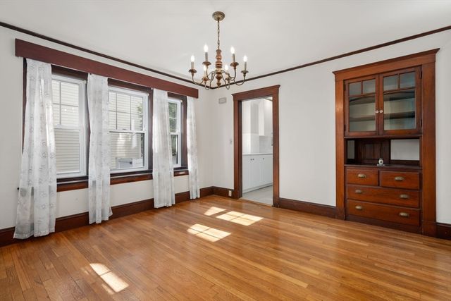 132 Dale St, Waltham, MA 02451