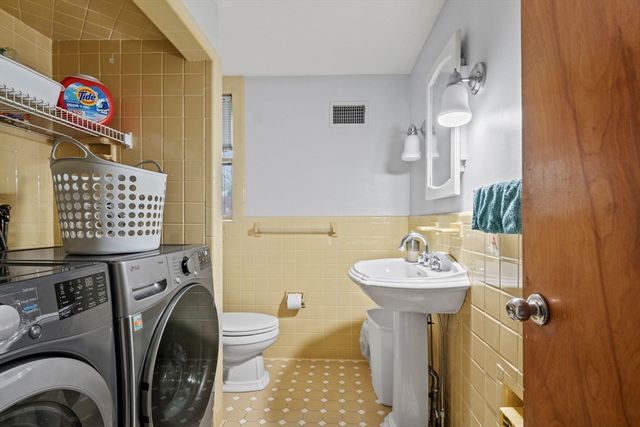 18 Central St, Woburn, MA 01801