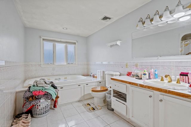 18 Central St, Woburn, MA 01801