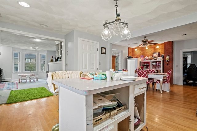 18 Central St, Woburn, MA 01801