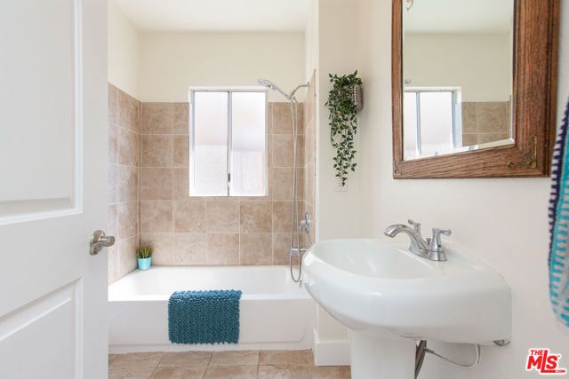 1844 W 39th Place, Los Angeles, CA 90062