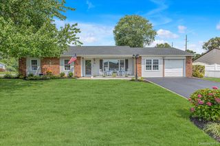 92 Sequoia Way, Holbrook, NY 11741