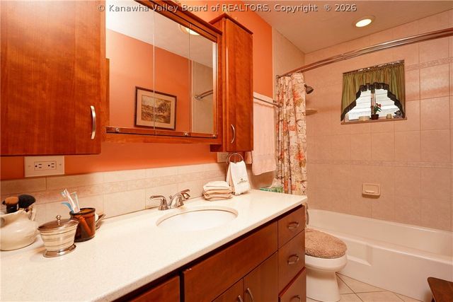 110 Stratford Place, Charleston, WV 25303