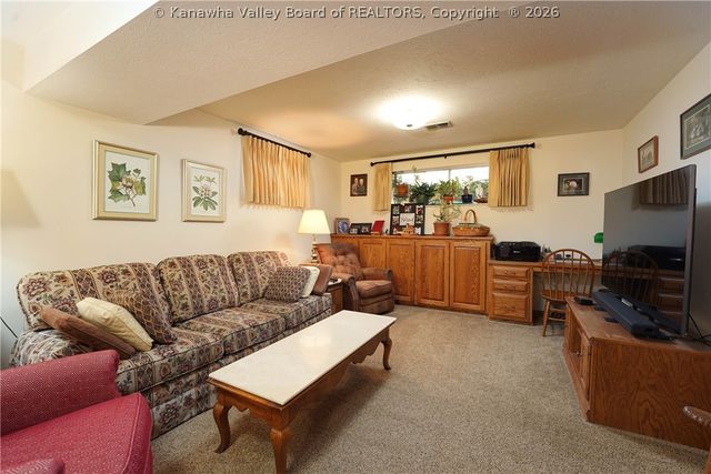 110 Stratford Place, Charleston, WV 25303