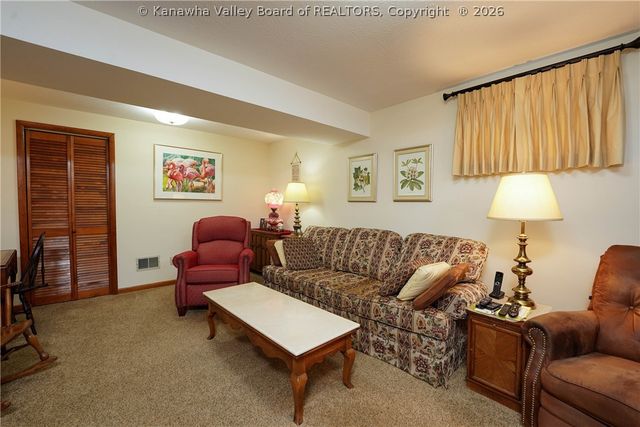 110 Stratford Place, Charleston, WV 25303