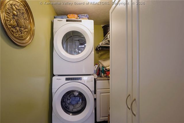 110 Stratford Place, Charleston, WV 25303