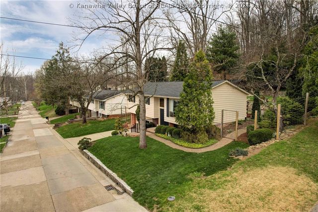 110 Stratford Place, Charleston, WV 25303