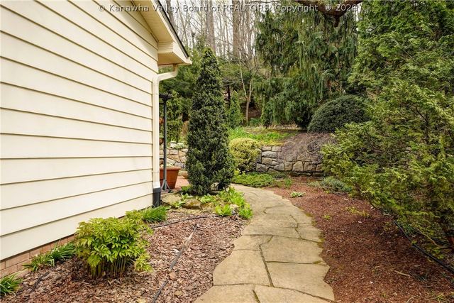 110 Stratford Place, Charleston, WV 25303