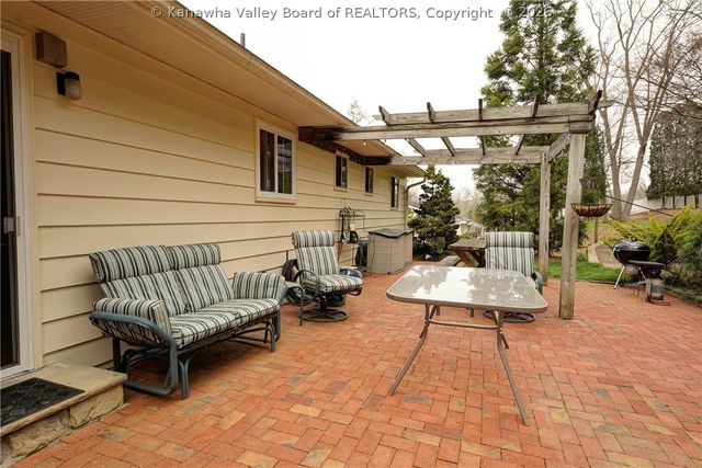 110 Stratford Place, Charleston, WV 25303