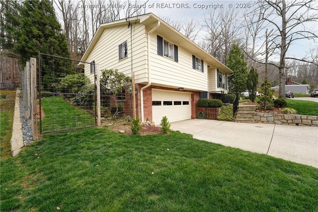 110 Stratford Place, Charleston, WV 25303