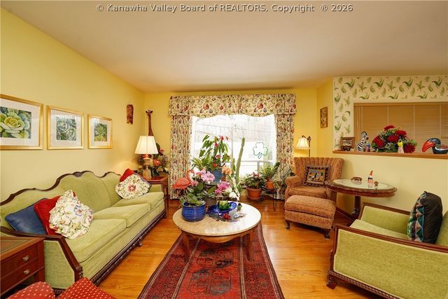 110 Stratford Place, Charleston, WV 25303