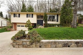110 Stratford Place, Charleston, WV 25303