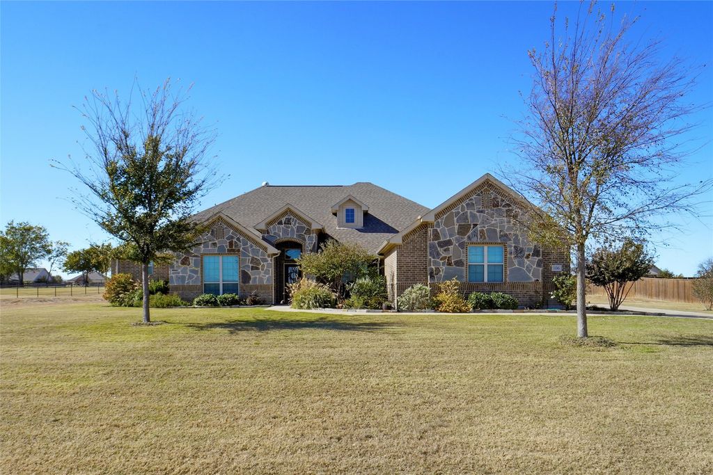 106 High Ridge Court, Decatur, TX 76234