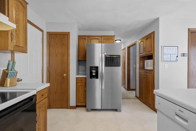 716 ELIZABETH COURT, Menasha, WI 54952