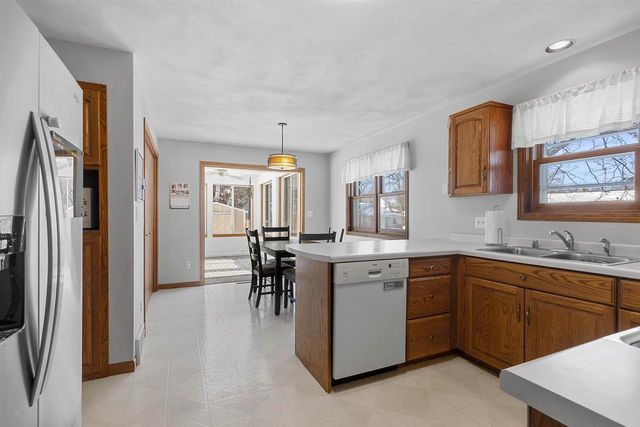 716 ELIZABETH COURT, Menasha, WI 54952