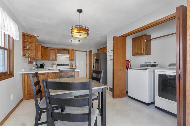 716 ELIZABETH COURT, Menasha, WI 54952