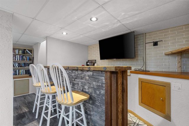 716 ELIZABETH COURT, Menasha, WI 54952