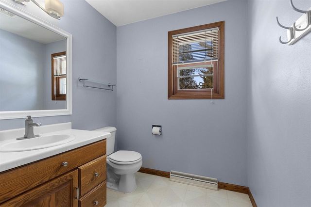 716 ELIZABETH COURT, Menasha, WI 54952