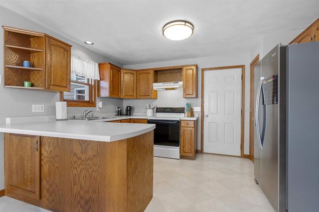 716 ELIZABETH COURT, Menasha, WI 54952