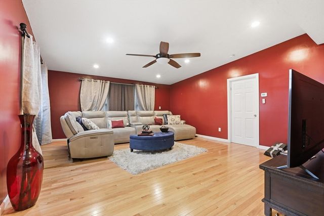 73 Wareham St, Middleboro, MA 02346