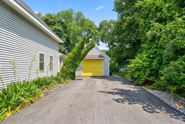 73 Wareham St, Middleboro, MA 02346