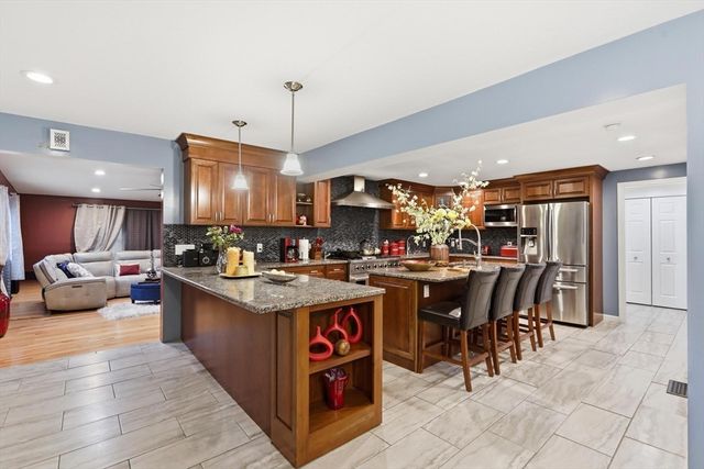 73 Wareham St, Middleboro, MA 02346