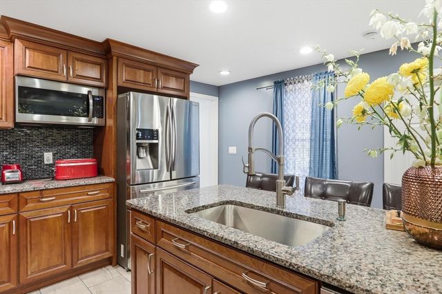 73 Wareham St, Middleboro, MA 02346