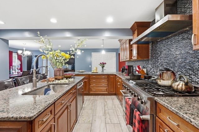 73 Wareham St, Middleboro, MA 02346