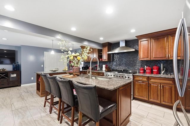 73 Wareham St, Middleboro, MA 02346
