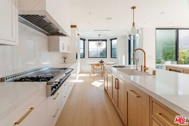 17609 Camino De Yatasto, Pacific Palisades, CA 90272