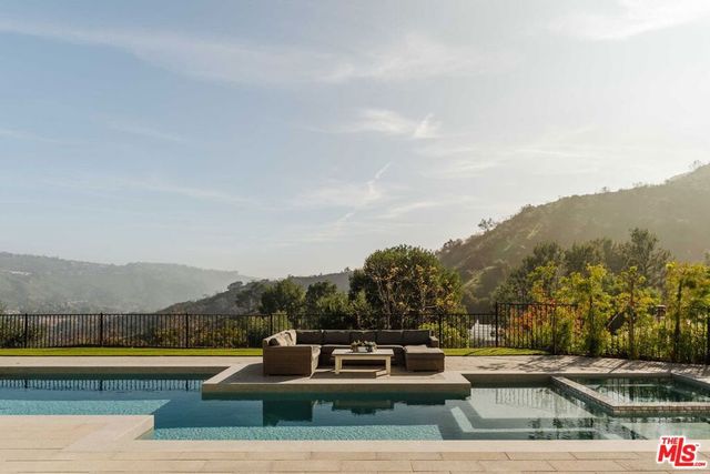 17609 Camino De Yatasto, Pacific Palisades, CA 90272